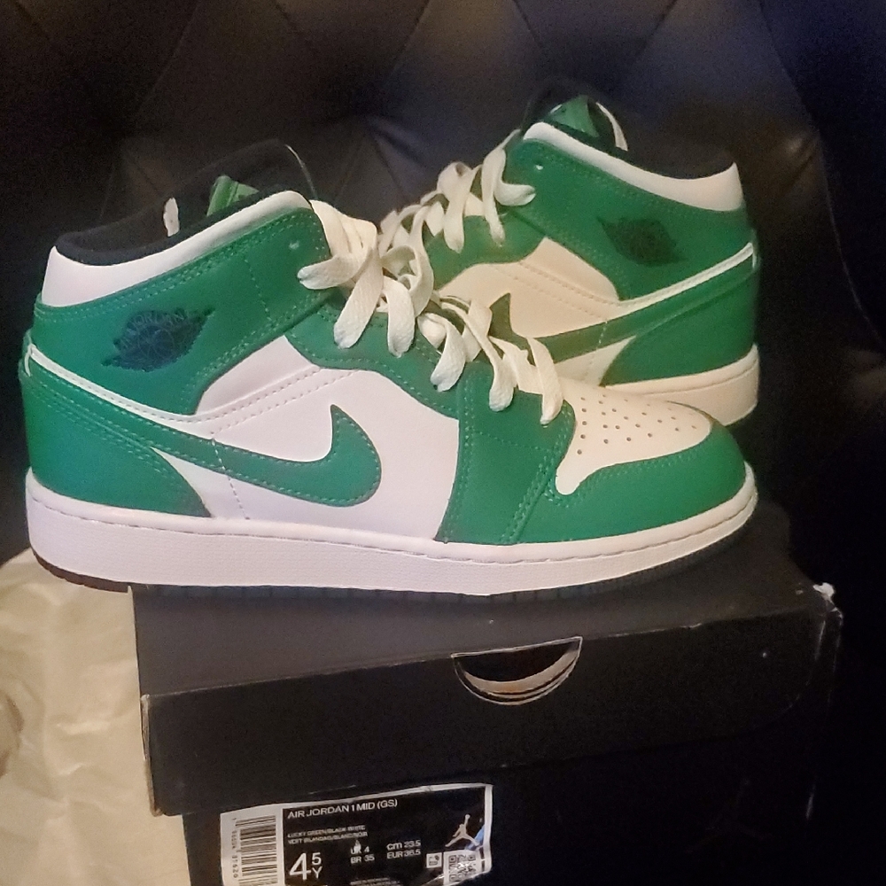 Jordan 1 Mid  Sneakers Green Black and White. Kids